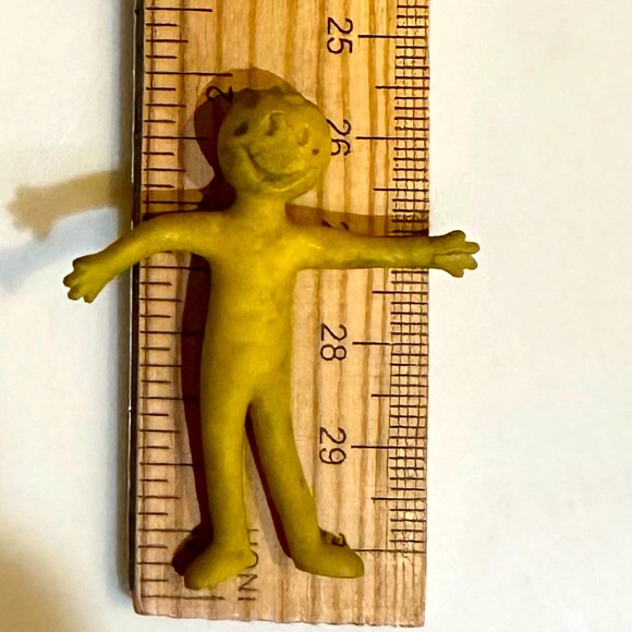 VTG RARE TINY YELLOW SMILEY FACE FLEXIBLE RUBBER STRETCHY MAN PRIZE GIFT TOY 1.5 - Picture 6 of 9